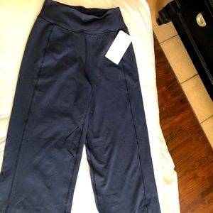 Women’s Lululemon size 6 workout 🏋️‍♀️ pants